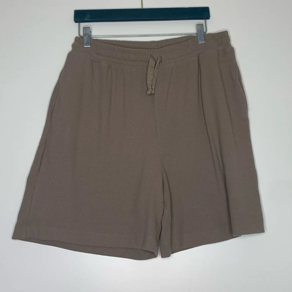 H&M brown ribbed pull up loose shorts Large - Picture 12 of 12
